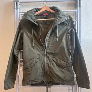 Mountain Hardwear hooded raincoat (XS)